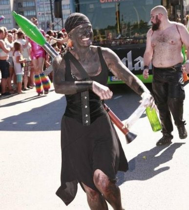 Den sortmalede svenske kvinde blev meldt til politiet, fordi kostumet blev opfattet som krænkende