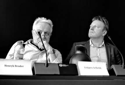 Artiklens forfatter til højre ved siden af Henryk Broder. FOTO: Arnar Steinthorsson